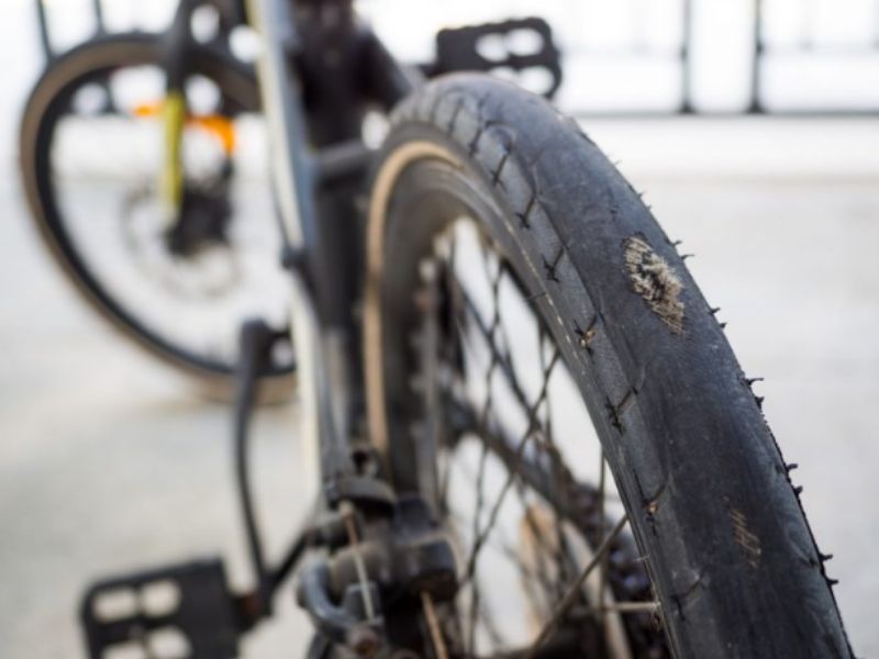 montar la rueda de la bicicleta