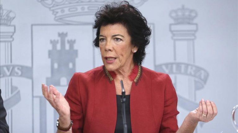 Celaá acusa a PP y Vox de hacer 