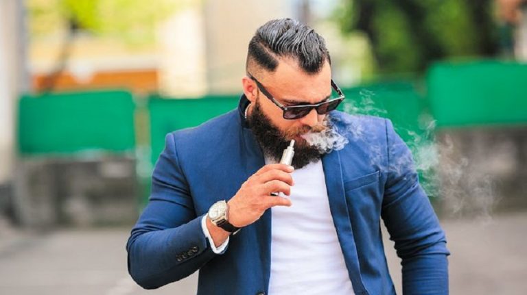 Los vapeadores son mejores que los chicles o los parches para dejar de fumar