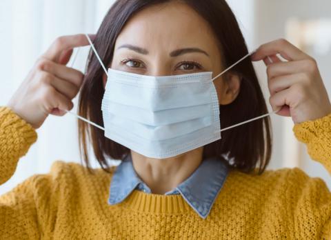 Cómo ponerse la mascarilla quirúrgica 2 pasos para usar la mascarilla