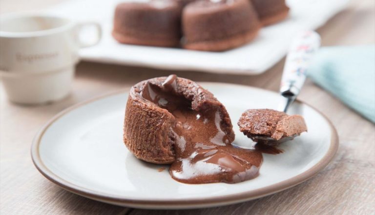 Cómo hacer una deliciosa coulant de chocolate en dos minutos