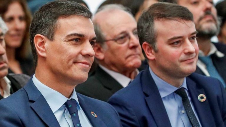 La ley mordaza de Iván Redondo “contra la desinformación” pone en guardia a los medios