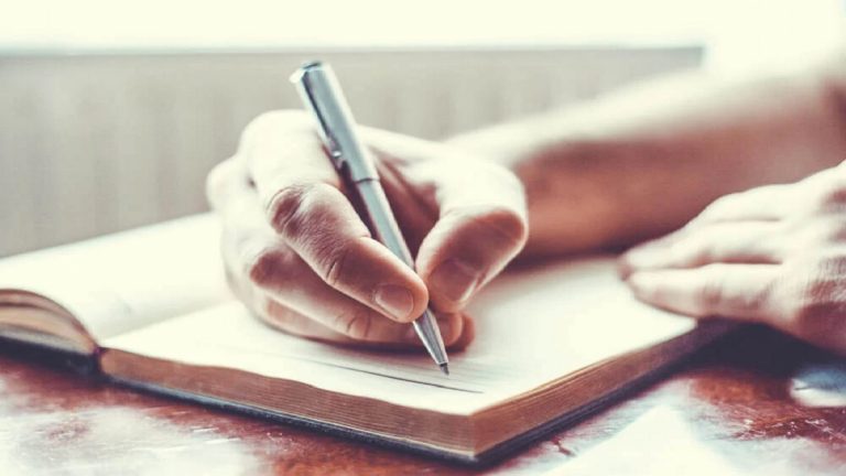 Por qué deberías empezar a escribir a mano de nuevo