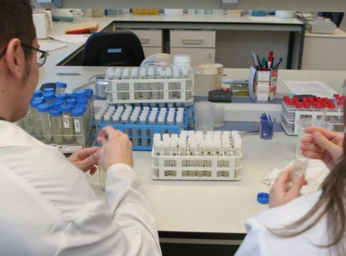 farmacos contra covid La OMS dice que casi todas las reacciones adversas a fármacos se pueden prevenir