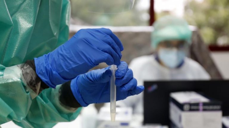 Cataluña registra 3.324 casos y 53 fallecidos en las últimas 24 horas