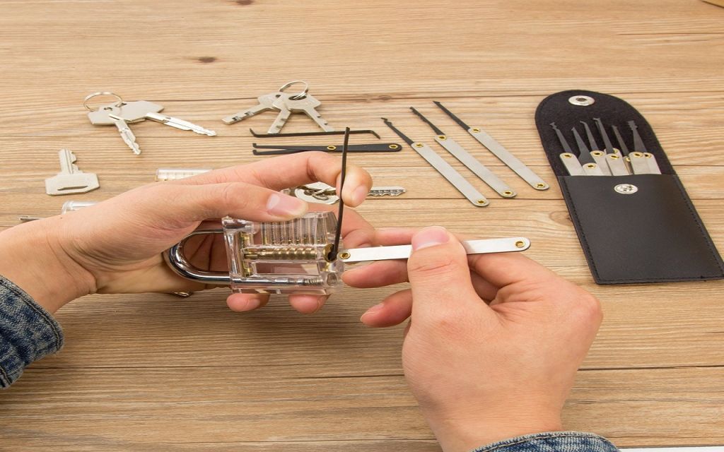 Cómo romper un candado 1 Ganzúas: Una forma de abrir un candado