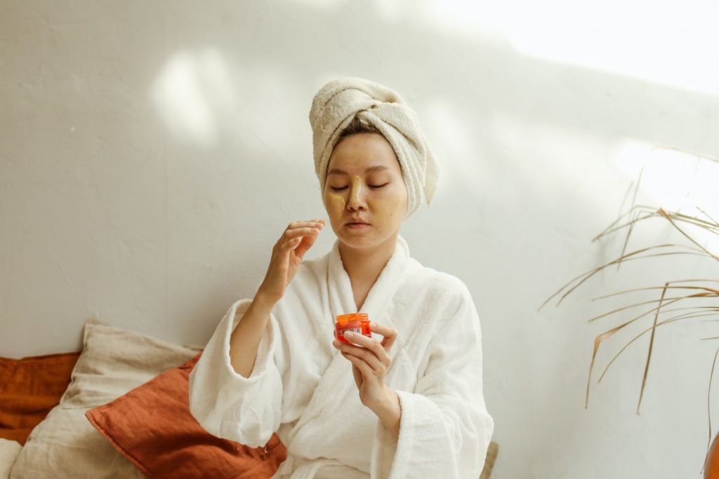 Según donde te salgan granos, este es tu problema de salud