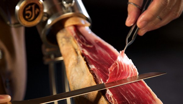 Cómo cortar las lonchas perfectas del jamón ibérico
