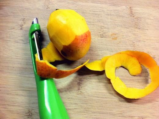 Cómo pelar un mango con un vaso