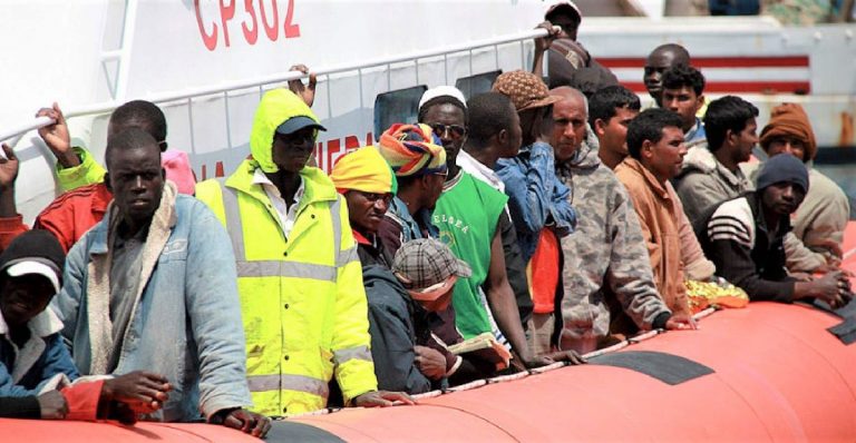 Aumentan las personas en situación irregular tras perder el trabajo