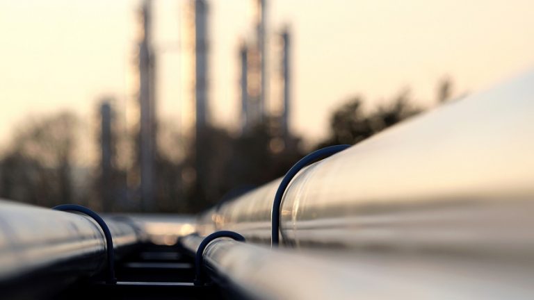 El crudo se apunta a la euforia de la vacuna