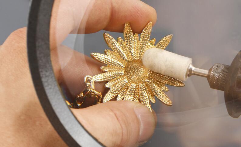 Como utilizar los diferentes métodos caseros para limpiar tus joyas de oro