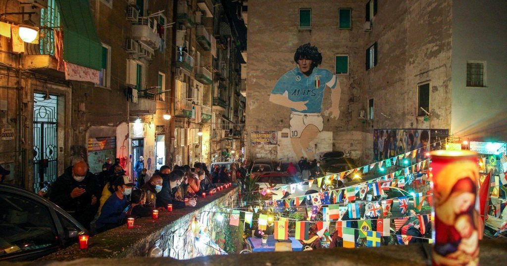 Así ha sido el último adiós a Maradona 6 la gente se reune en m9FXehoI3 1200x630 1