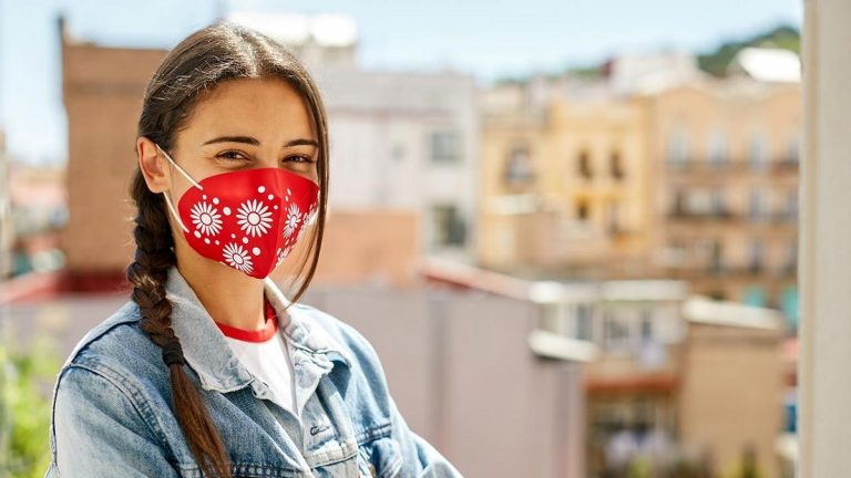 Cómo saber si tu mascarilla de tela es eficaz contra la Covid-19