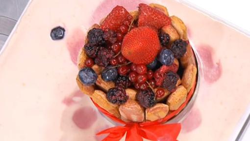 Los peores platos de MasterChef Celebrity.Tarta Charlotte de Juan Betancourt y Marina San José.