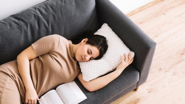 Siestas de 30 minutos, andar media hora o quedar con amigos harán tu vida más larga