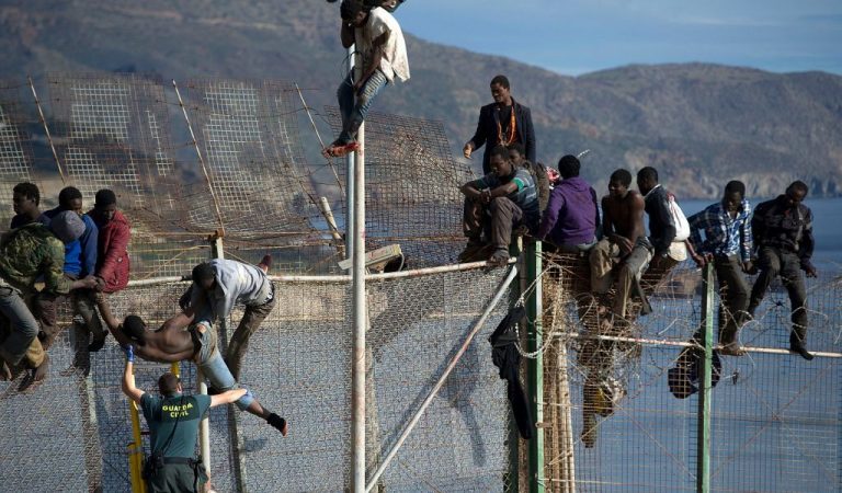 Vox llama a convertir las fronteras españolas en un 