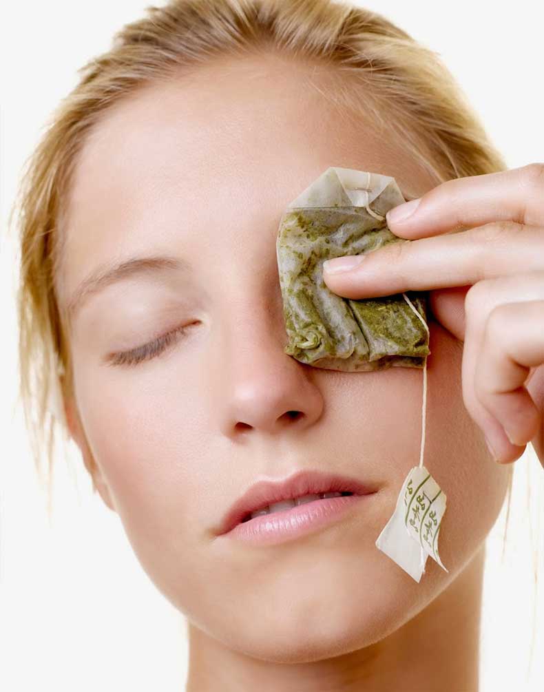 Cómo quitar las ojeras 10 Usa bolsas de té en los ojos
