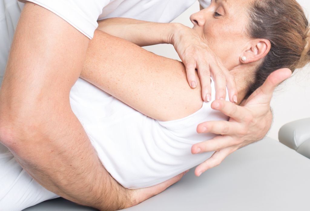 Qué es un osteópata 6 es un ingeniero biomecánico del cuerpo humano y un reequilibrador de los sistemas corporales musculares, esqueléticos, cardiorrespiratorios, neurológicos, digestivos, urogenital, sensorial, neurovegetativo y otros más