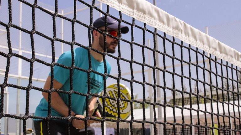 ¿Por qué cada vez más personas deciden jugar al pádel?