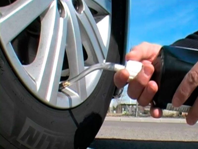 reparacion del caucho del coche