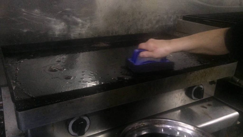 Consejos y cuidados para no rayar la plancha