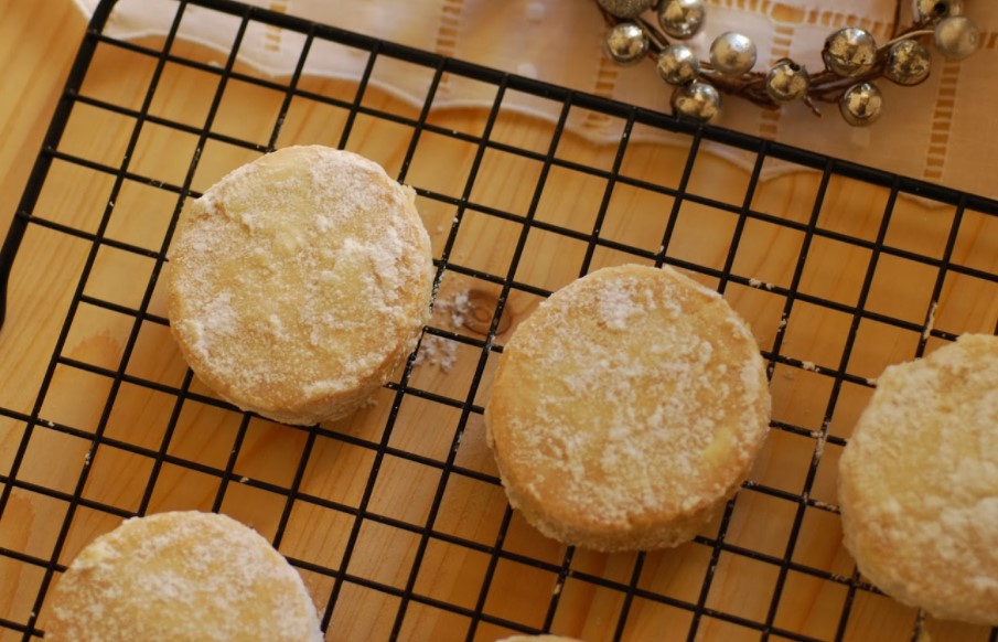 La receta para hacer unos polvorones de almendra caseros deliciosos 2 Preparación de la base de los polvorones con almendras
