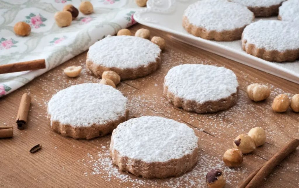 La receta para hacer unos polvorones de almendra caseros deliciosos 4 Tips para unos polvorones ricos