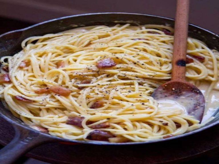 Cómo hacer una salsa carbonara sin nata parecida a la de verdad