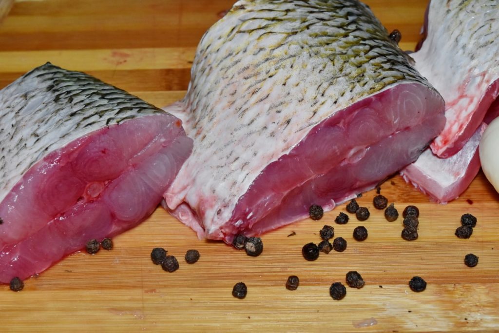 ¡Todo un peligro! Las consecuencias catastróficas que tiene el tomar pescado crudo