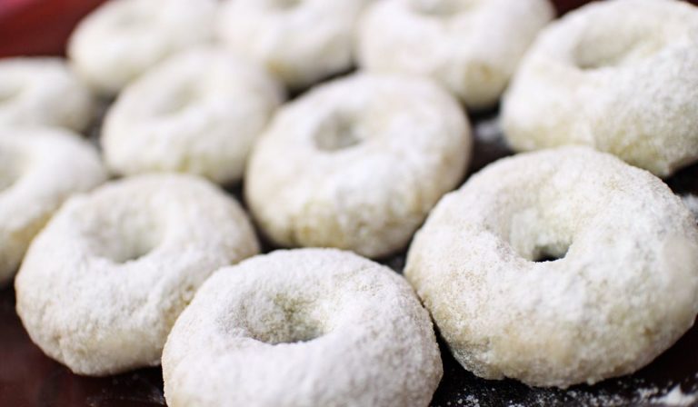 Cómo preparar unos roscos de vino para la Navidad