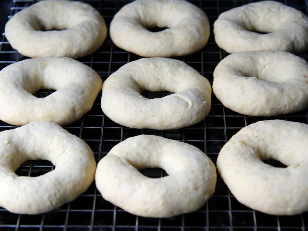 Cómo preparar unos roscos de vino para la Navidad 3 Horneado y presentación final de los roscos de vino