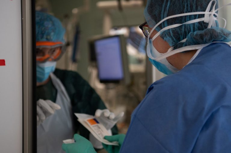 Sanidad notifica 19.979 casos de Covid-19 este fin de semana y 401 muertes