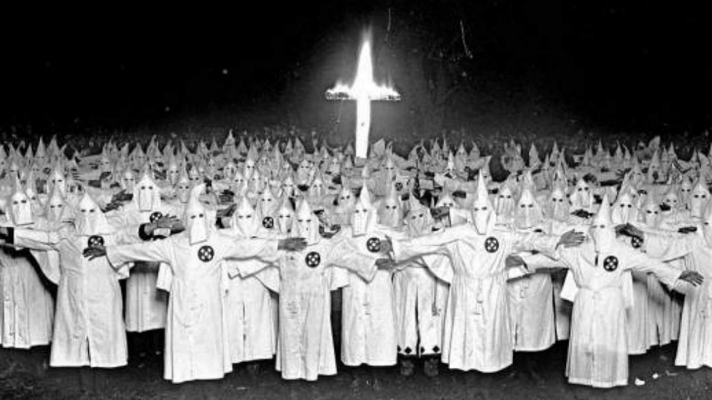 Existen los grupos totalizantes