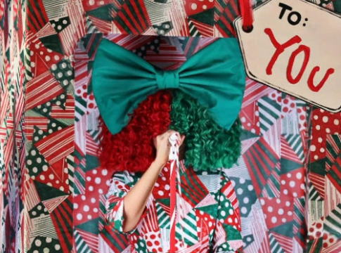 sia chritsmas showman sia christmas showman