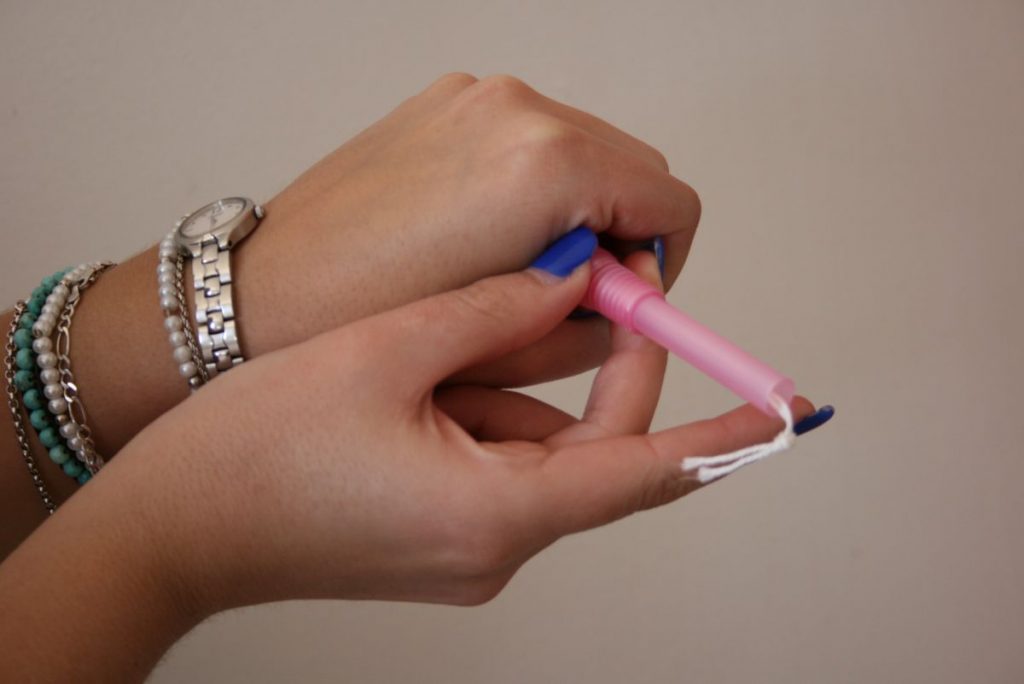 Cómo ponerse un tampón 4 ¿Cómo saber si el tampón está bien puesto?