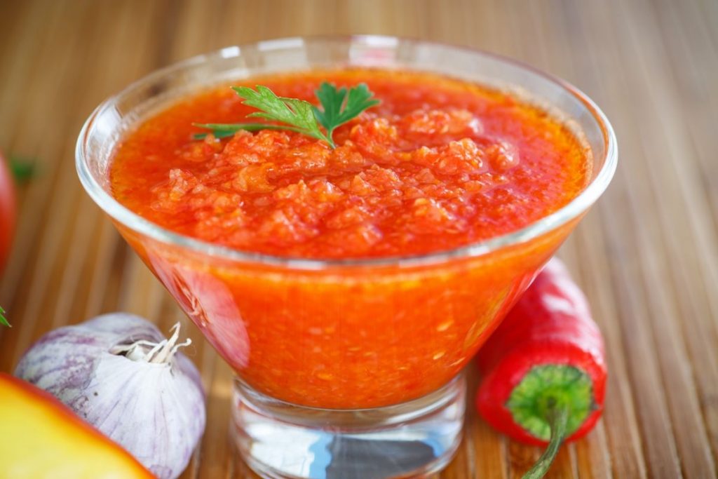 Cómo hacer una tortipizza, la mezcla perfecta de pizza y tortilla de patatas 15 tomate