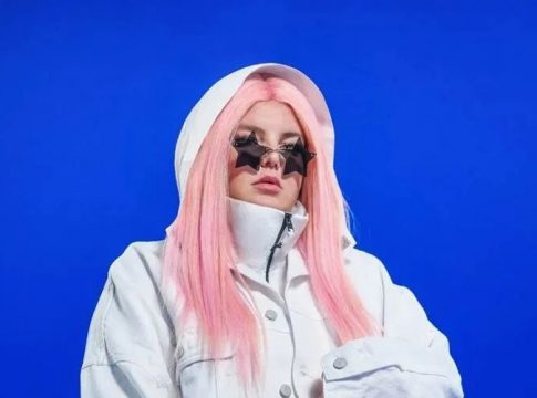 tones and i fly-away Tones And I fly away , dance monkey