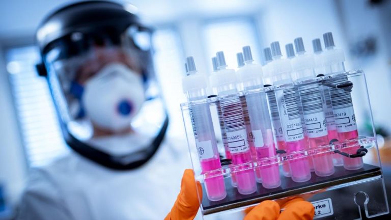 Vacunas para el Covid-19: Moderna, Pfizer, AstraZeneca... las 'salvaciones' que llegan