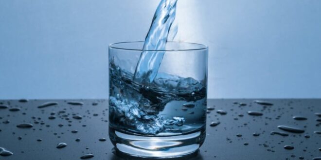 Señales que delatan que no bebes suficiente agua