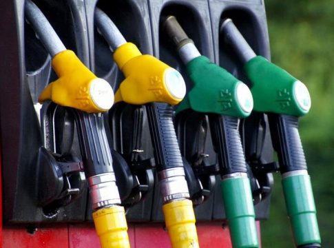 El consumo de combustibles de automoción cae 11,5% en octubre El consumo de combustibles de automoción cae 11,5% en octubre
