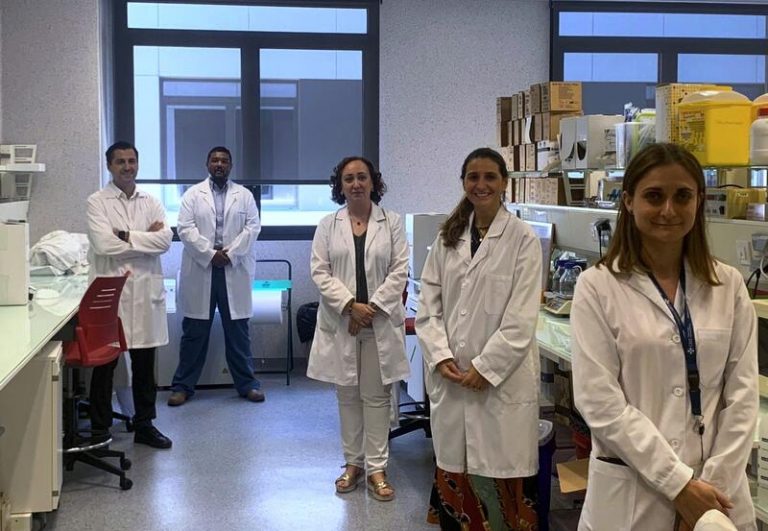 Realizan el primer estudio sobre la genético de la placa dental negra en adulto