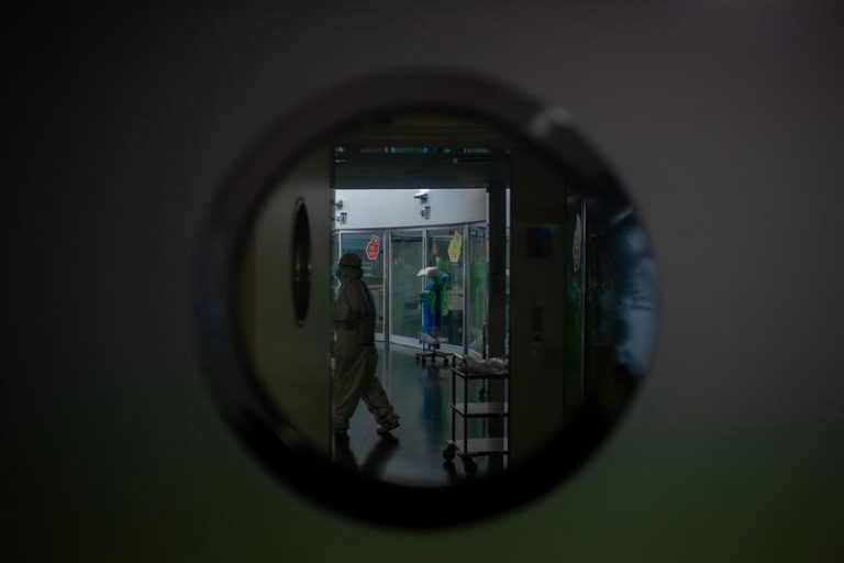 Cataluña no consigue bajar la tasa de riesgo de rebrote y suma 1.696 casos más que ayer