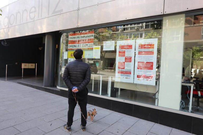 La tasa de paro de la OCDE bajó al 7,1% en octubre