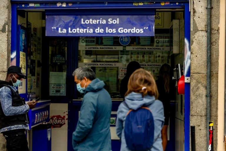 Casi el triple de españoles confían más en la lotería que en la inversión financiera