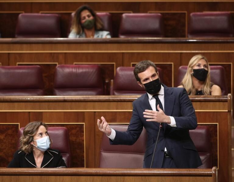 Casado dice que Sánchez esconde al Rey en Cataluña para 