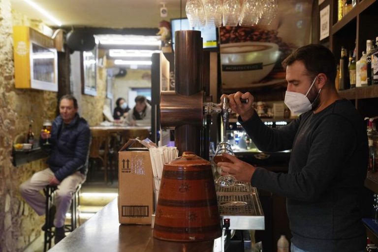 Las comidas familiares en Galicia no podrán ser de más de diez personas