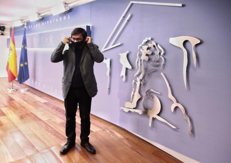 Podemos insiste en que Rajoy debe estar 