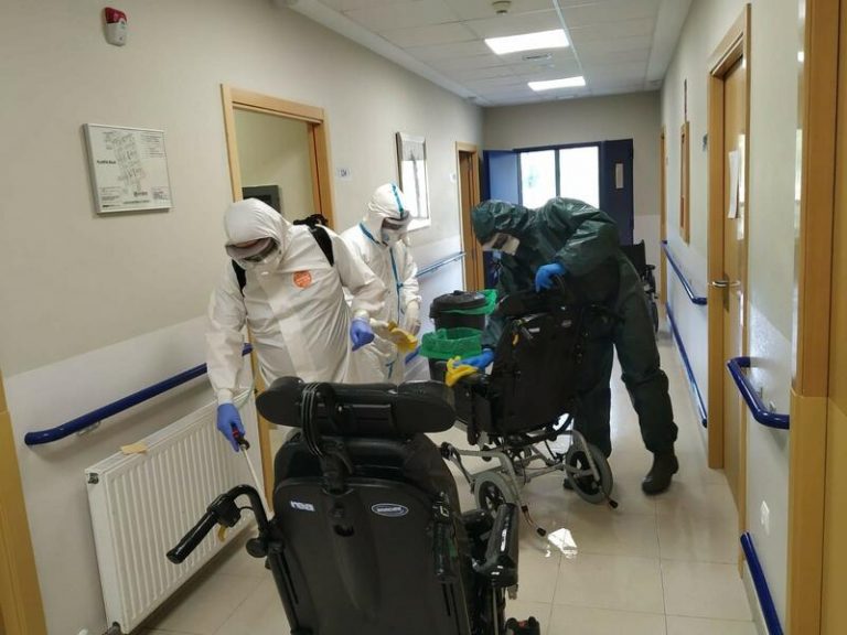 Bajan del centenar los usuarios de residencias gallegas con covid tras 10 altas