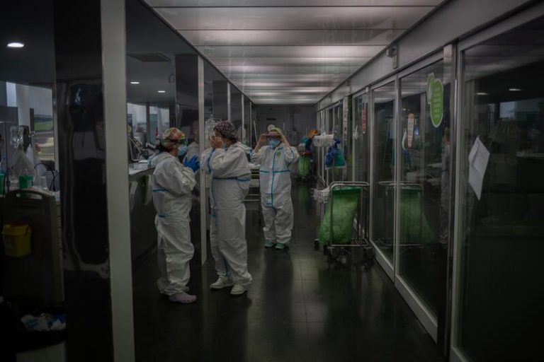 El número de contagios continúa muy alto en Cataluña